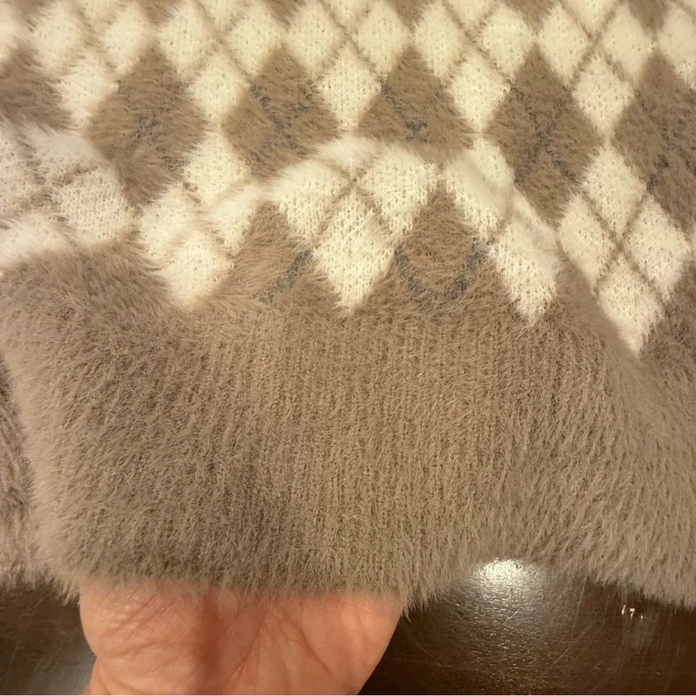 William Rast Women’s Soft Beige Old Money Neutral Argyle Knit Vest sz L - Picture 4 of 8